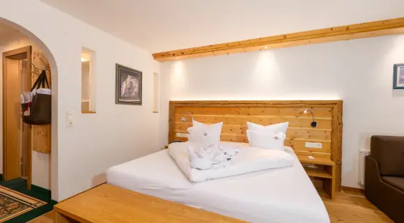 Zirbe suite 40–45 sqm for up to 4 ✓ balcony ✓ shower ✓ stone pine ✓ Adler Wellness Nest ► Book now!
