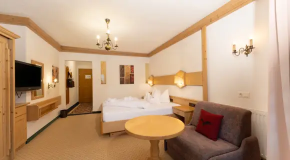 Bergkastel suite 40–45 sqm for up to 4 ✓ sep. bedroom ✓ balcony ✓ shower ✓ Adler Wellness Nest ► Book!
